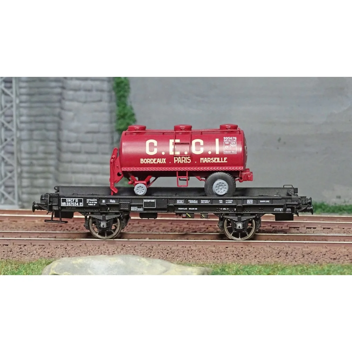 Ree Models WB644 UFR Mono-Port Wagon, Black, Spoked Wheels + CECI T...