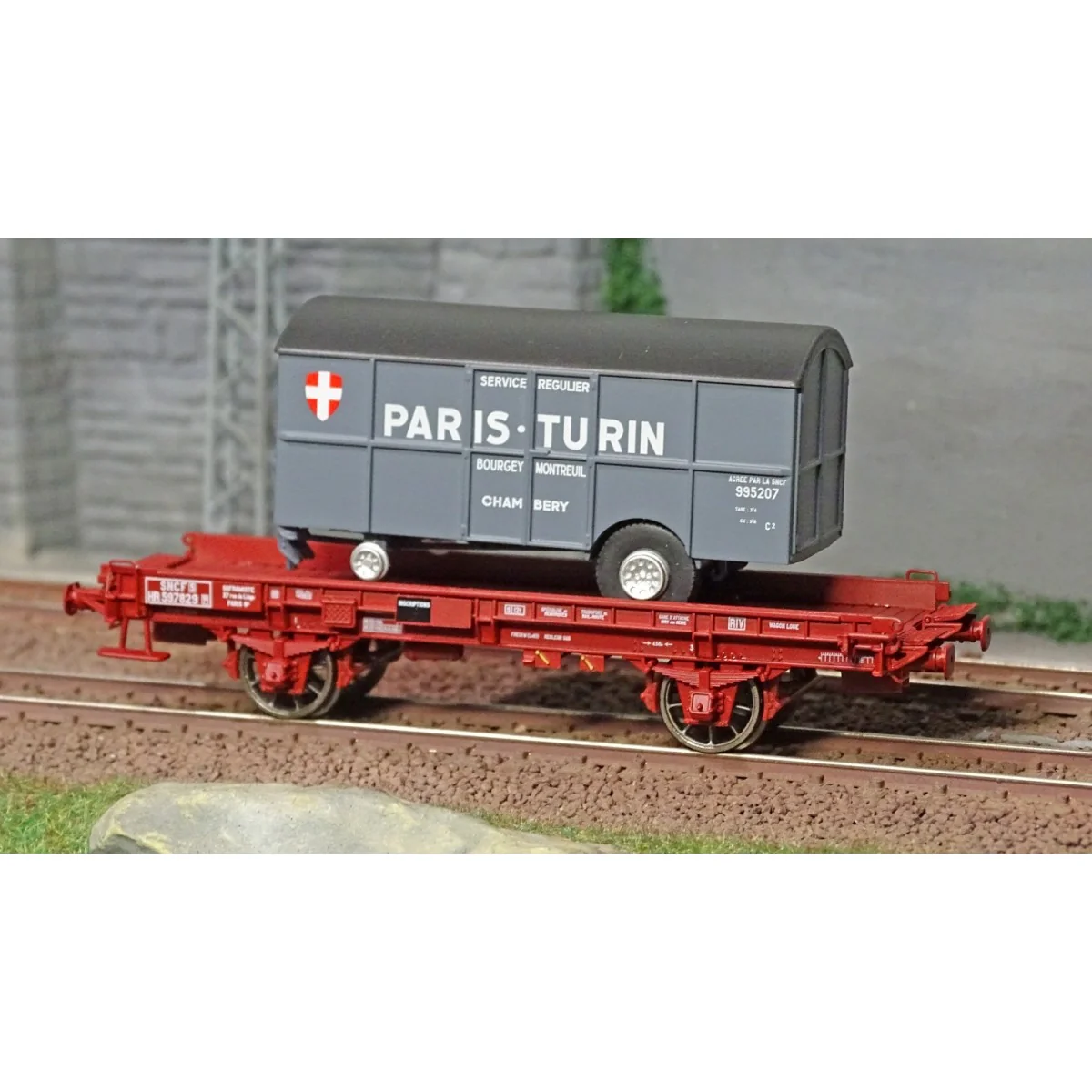 Ree models WB649 UFR Monoport Wagon, red, spoked wheels + PARIS TUR...