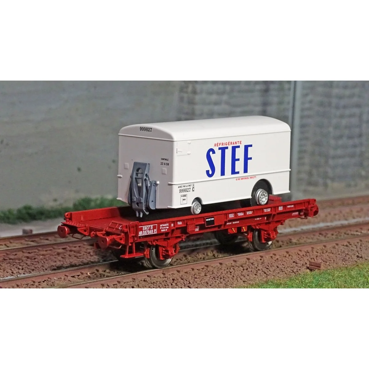 Ree models WB650 UFR Single-Carrier Wagon, red, solid wheels + STEF...