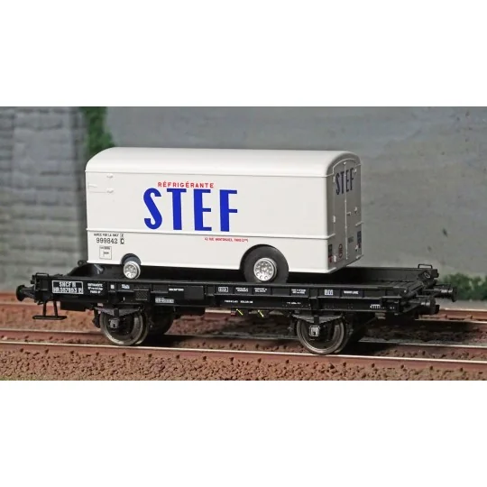 WB-651-Ree models WB651 UFR Mono-Porteur black wagon, solid wheels + STEF refrigerated trailer