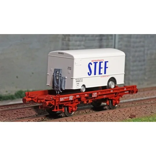 WB-652-Ree models WB652 UFR Single-Carrier Wagon, brown UIC, solid wheels + STEF Refrigerated Trailer