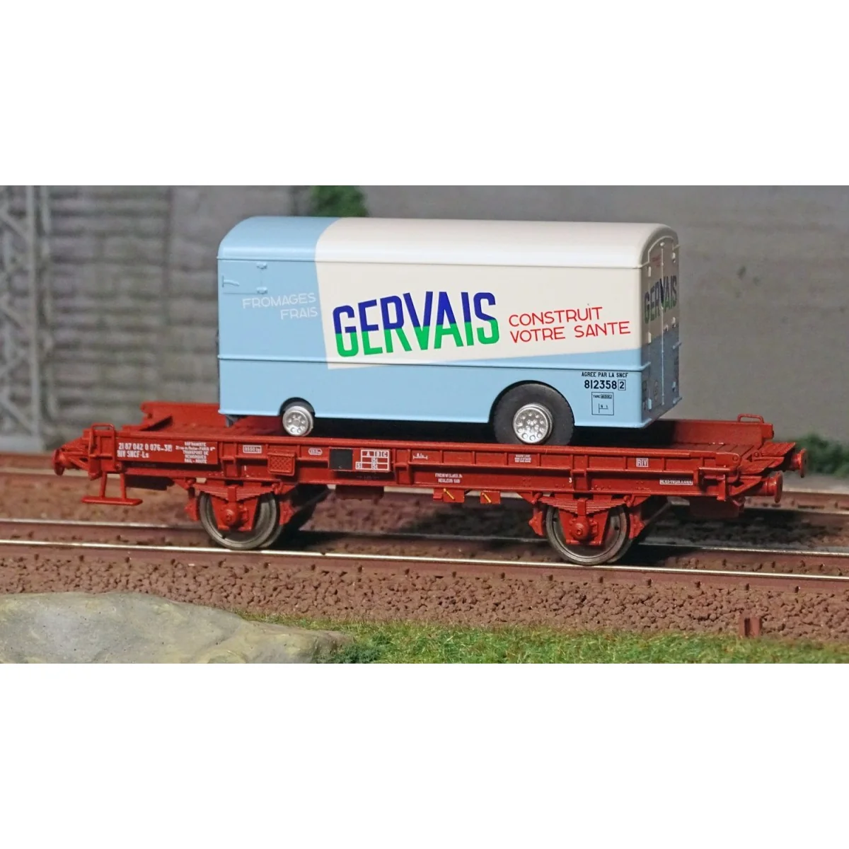 Ree models WB653 UFR Single-Carrier Wagon, brown UIC, solid wheels ...