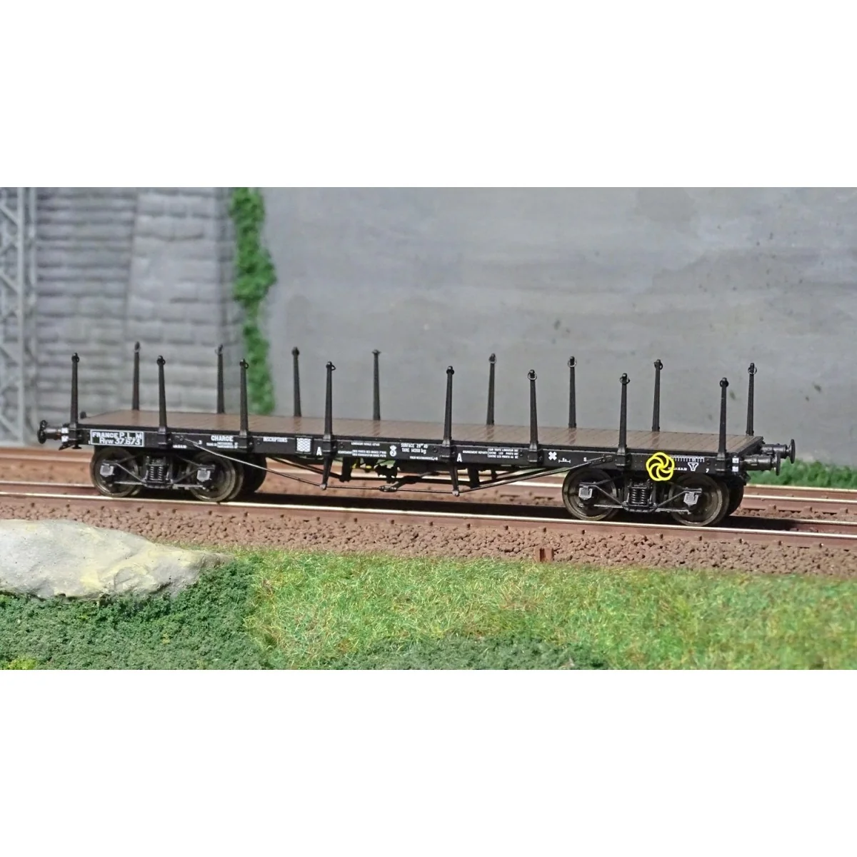 Ree models WB542 Flat Wagon TP, long stanchions, bogies, PLM - WB-542