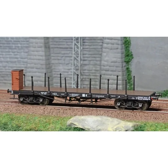 WB-544-Ree models WB544 Flat wagon TP, long stanchions and guardhouse, bogies, P.O