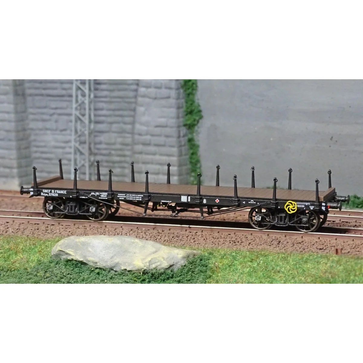 Ree models WB547 Flat Wagon TP, short stanchions, bogies, SNCF - WB...