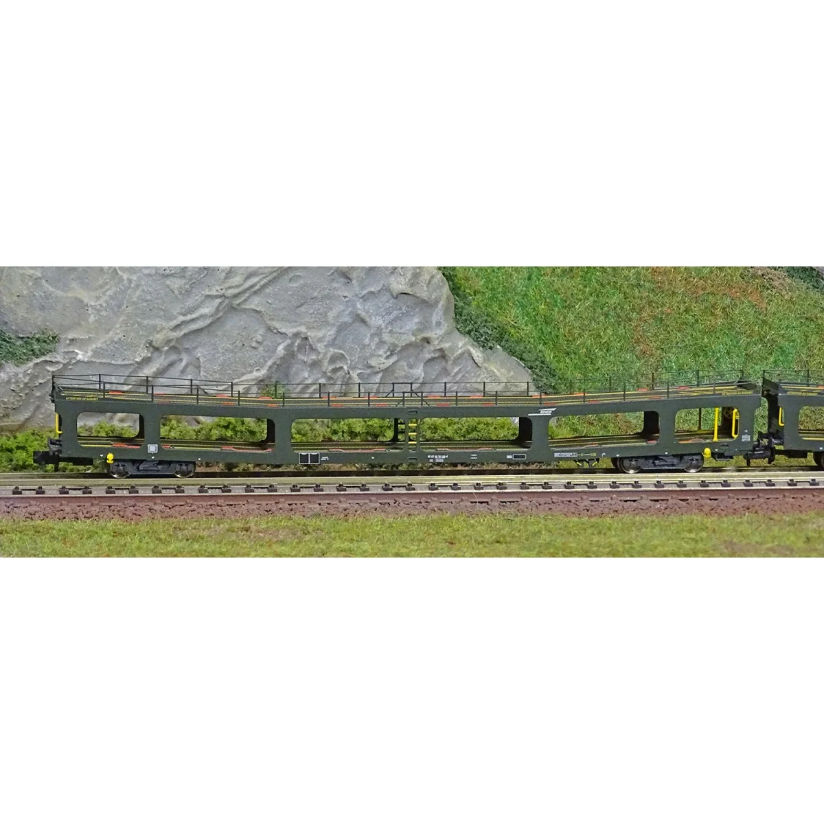 Arnold HN4412 Set of 2 car carriers, DD DEV 66, green livery, white...