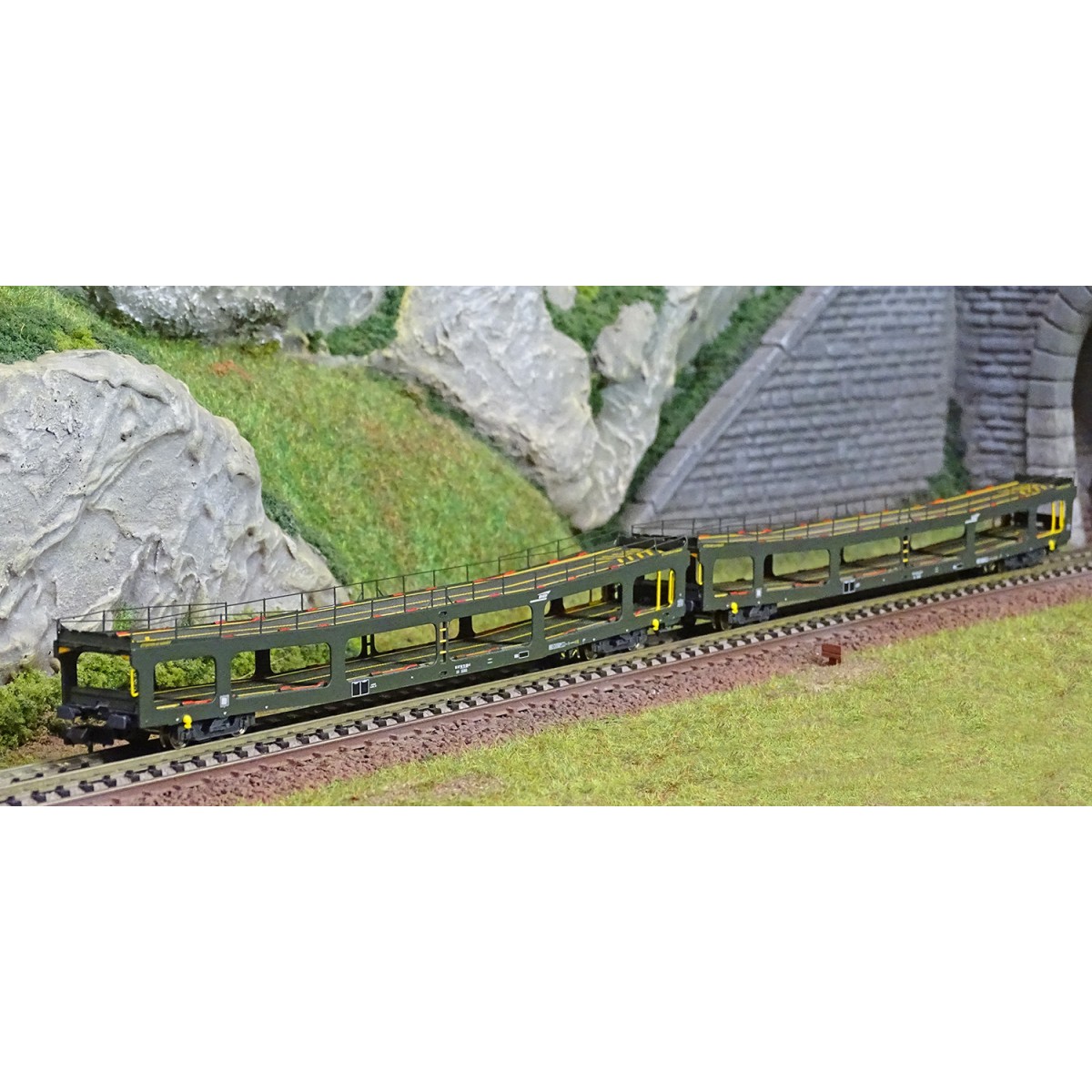 Arnold HN4412 Set of 2 car carriers, DD DEV 66, green livery, white...