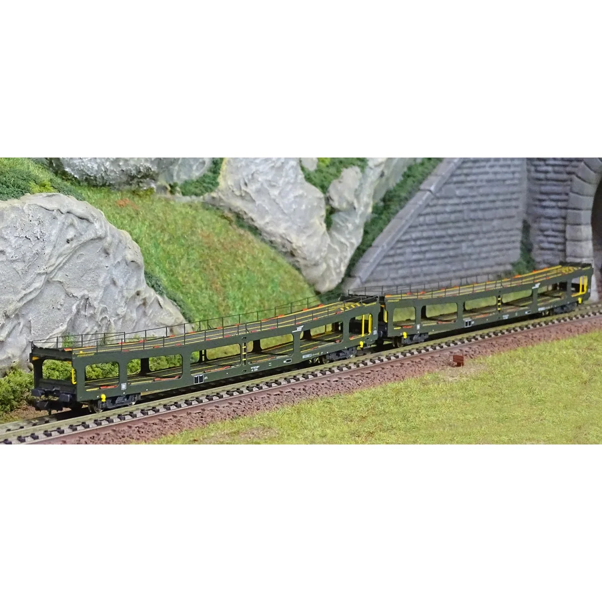 Arnold HN4412 Set of 2 car carriers, DD DEV 66, green livery, white... Arnold HN4412 Set of 2 car carriers, DD DEV 66, green livery, white...