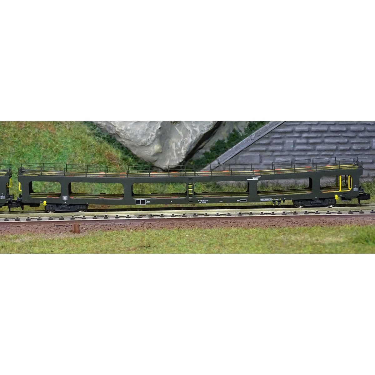 Arnold HN4412 Set of 2 car carriers, DD DEV 66, green livery, white...