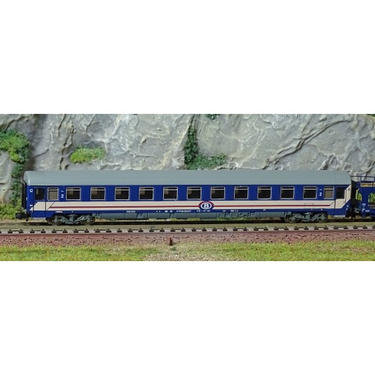HN4406-Arnold HN4406 3-piece set: 1 T2 sleeping car, 1 blue DD DEV car transporter van, 1 blue/red BC I6 coach, SNCB, N scale