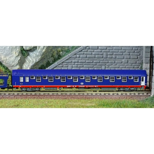 HN4406-Arnold HN4406 3-piece set: 1 T2 sleeping car, 1 blue DD DEV car transporter van, 1 blue/red BC I6 coach, SNCB, N scale