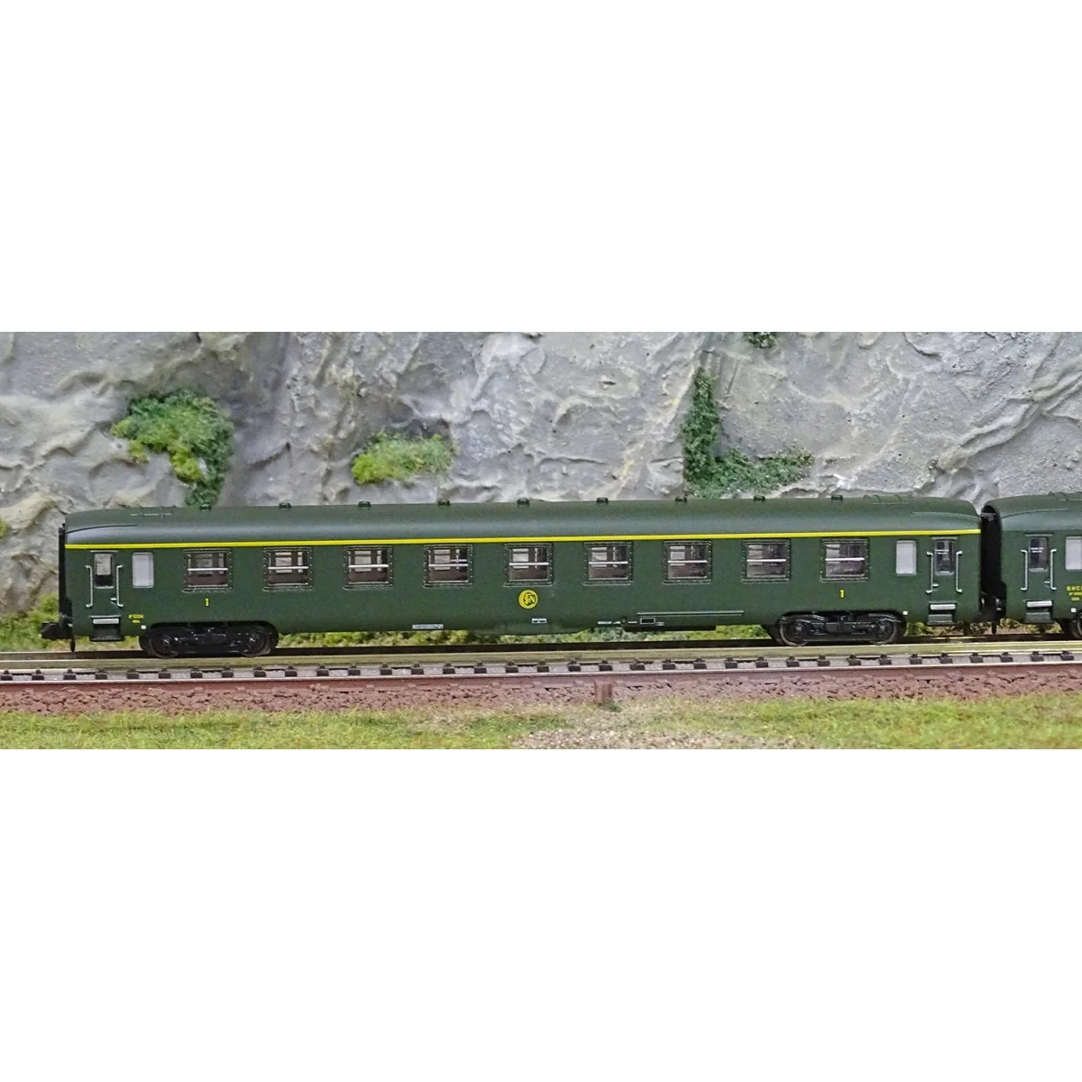 Arnold HN4383 Set of 3 DEV AO passenger cars, A9/B10, N scale - HN4383