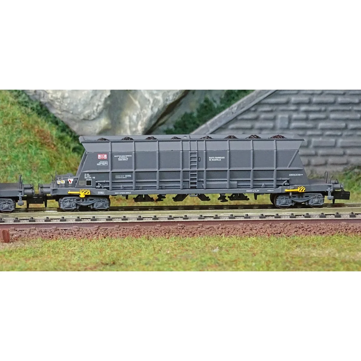 Arnold HN6548 Set of 2 Faoos-type bogie hopper wagons, coal transpo...