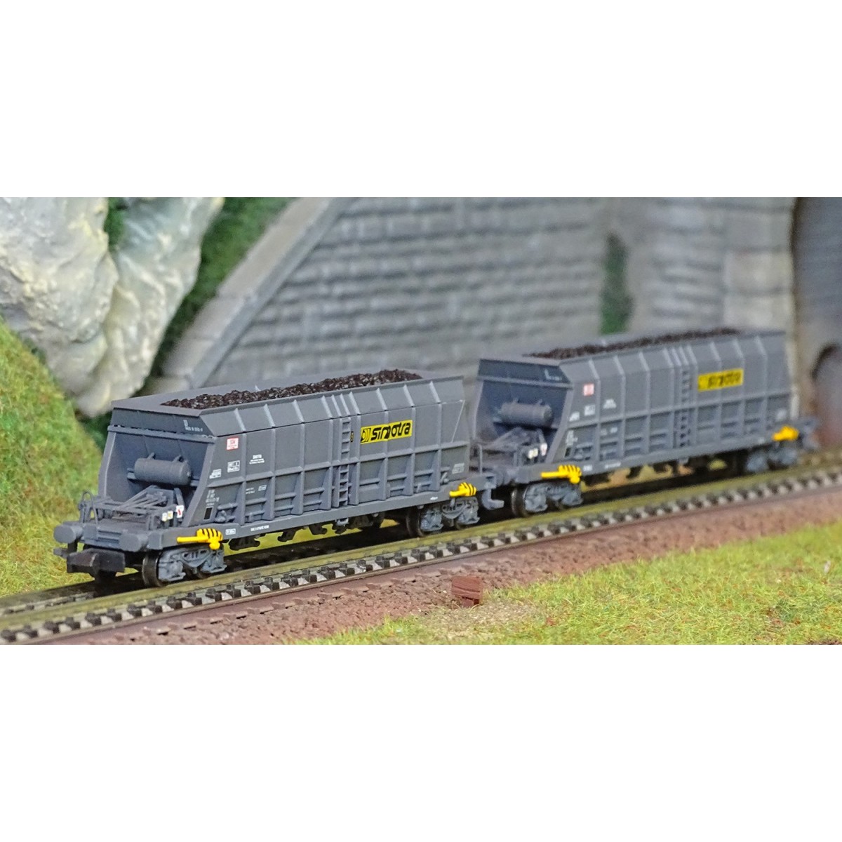 Arnold HN6549 Set of 2 Faoos bogie hopper wagons, coal transport, S...