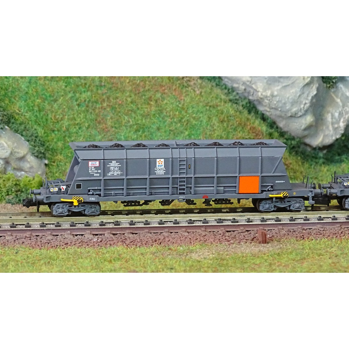 Arnold HN6550 Set of 2 Faoos-type bogie hopper wagons, coal transpo...