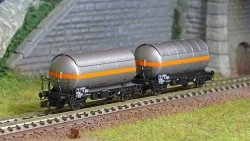 Arnold HN6525 Set de 2 wagons citernes gaz, SNCF, livrée gris avec bande orange, échelle N Arnold HN6525 - 1