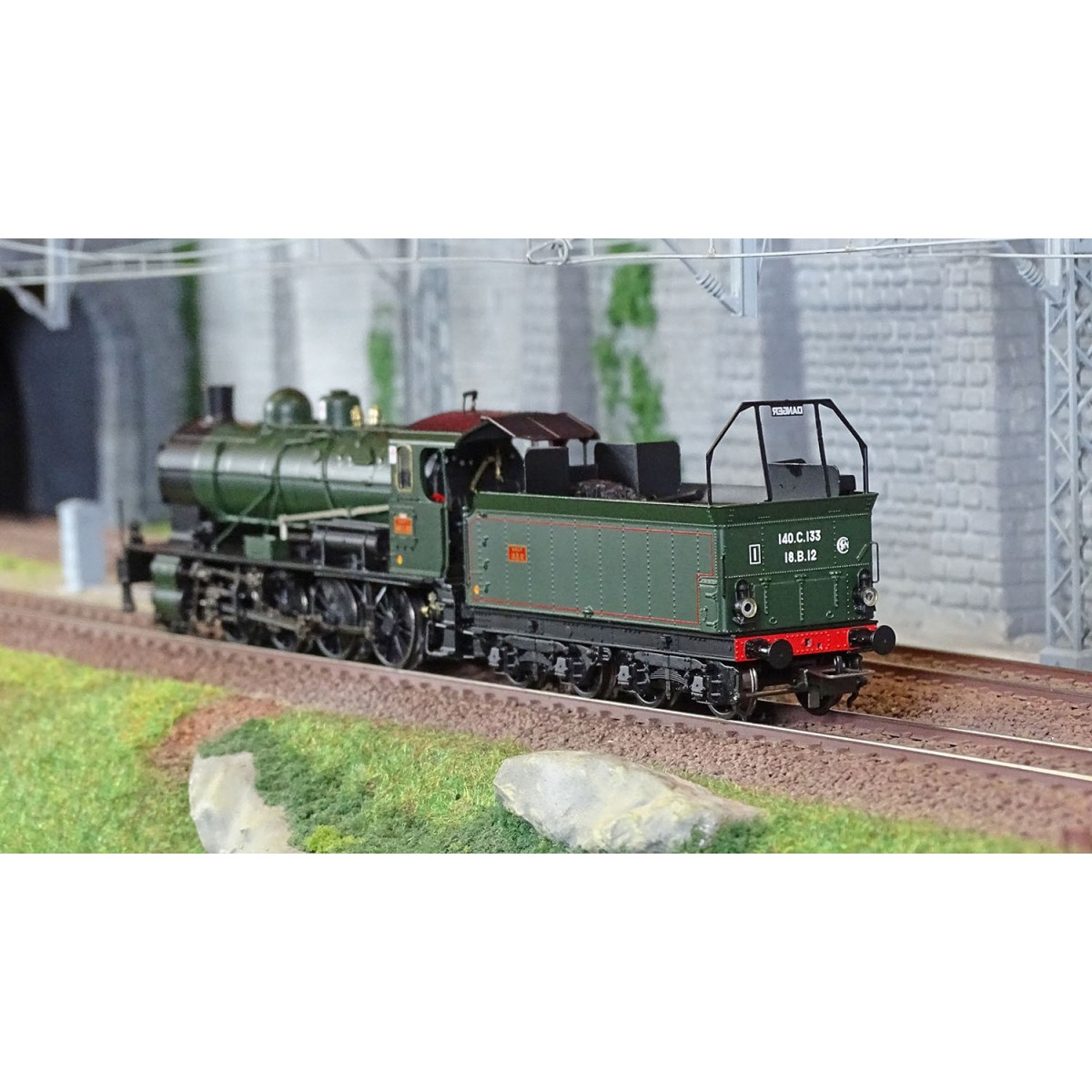 Jouef HJ2415S 140 C 133 Steam Locomotive, green/black livery with r...