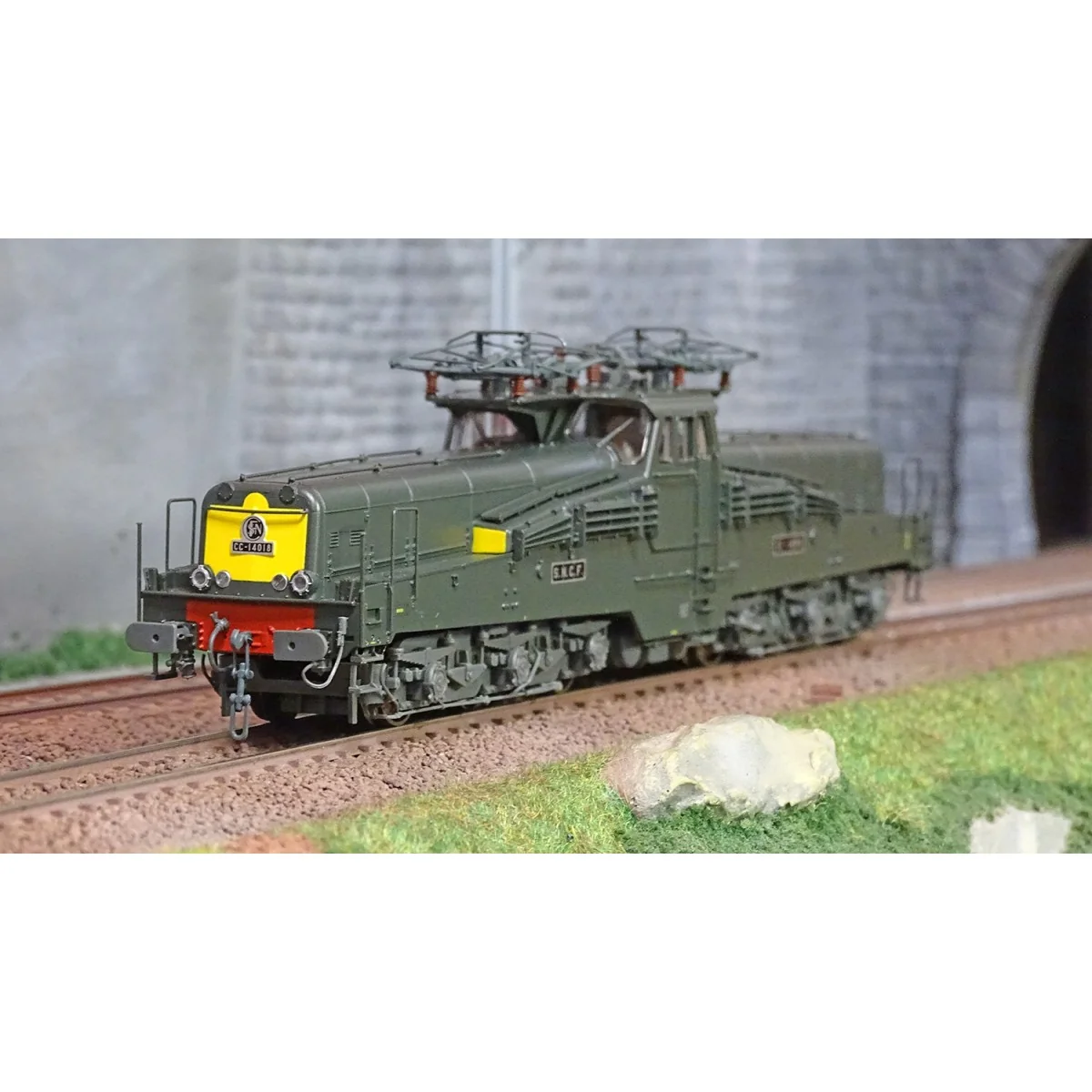 Jouef HJ2424 CC 14018 electric locomotive, SNCF, 4 headlights, gree...