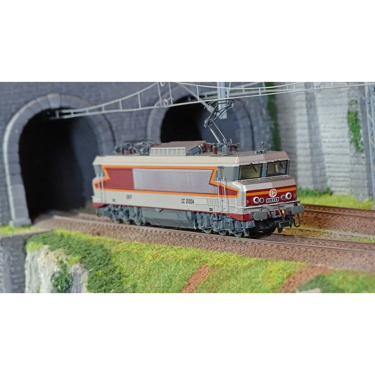 Jouef HJ2422S CC 21004 electric locomotive, SNCF, silver livery, di...