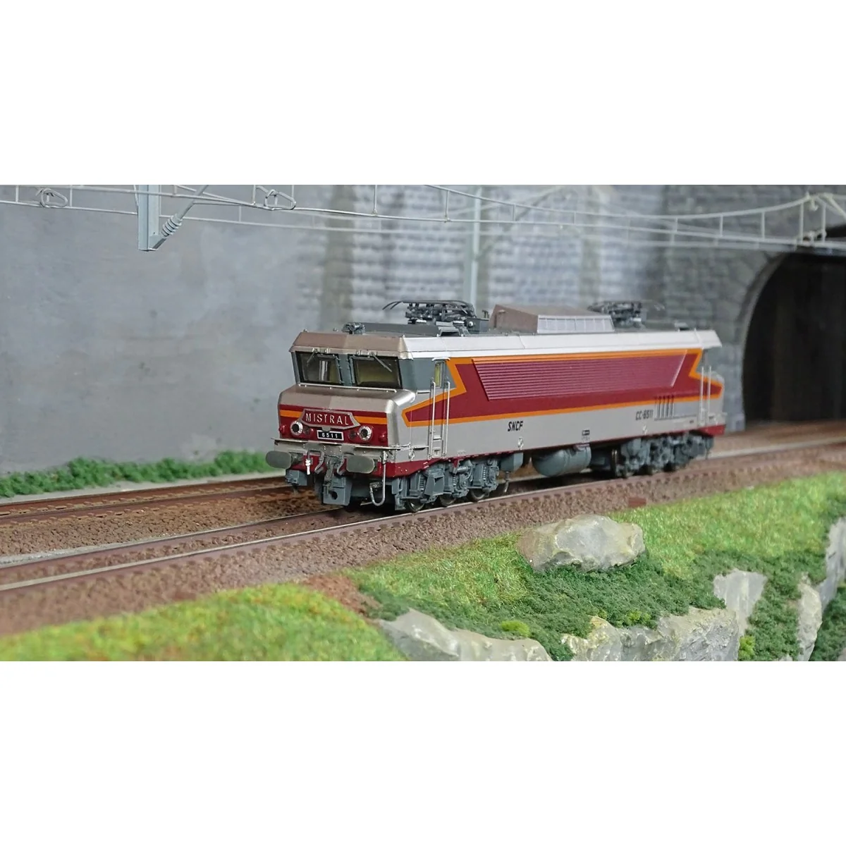 Jouef HJ2428S CC 6511 electric locomotive, SNCF, silver livery with... Jouef HJ2428S CC 6511 electric locomotive, SNCF, silver livery with...