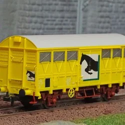 Jouef HJ6232 Wagon couvert type Gs, transport de chevaux, livrée jaune Jouef HJ6232 - 1