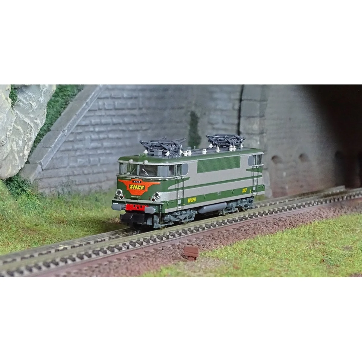 MiniTrix 16693 BB 9200 electric locomotive, SNCF, Arzens special li... MiniTrix 16693 BB 9200 electric locomotive, SNCF, Arzens special li...