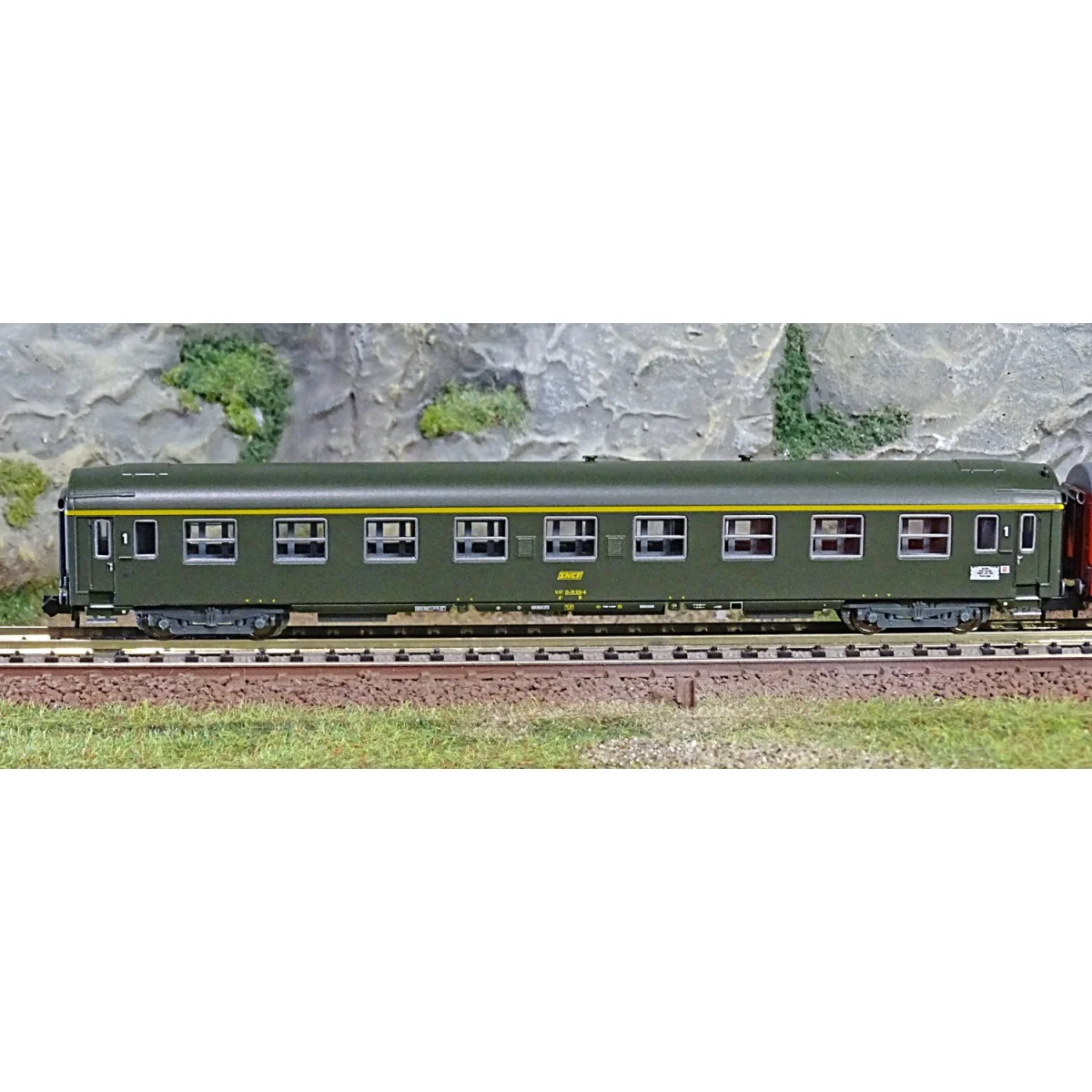 MiniTrix 18219 Set de 3 voitures grandes lignes Nice - Paris, A9 / Vru / B10, SNCF, échelle N Trix Trix_18219 - 2 MiniTrix 18219 Set de 3 voitures grandes lignes Nice - Paris, A9 / Vru / B10, SNCF, échelle N Trix Trix_18219 - 2