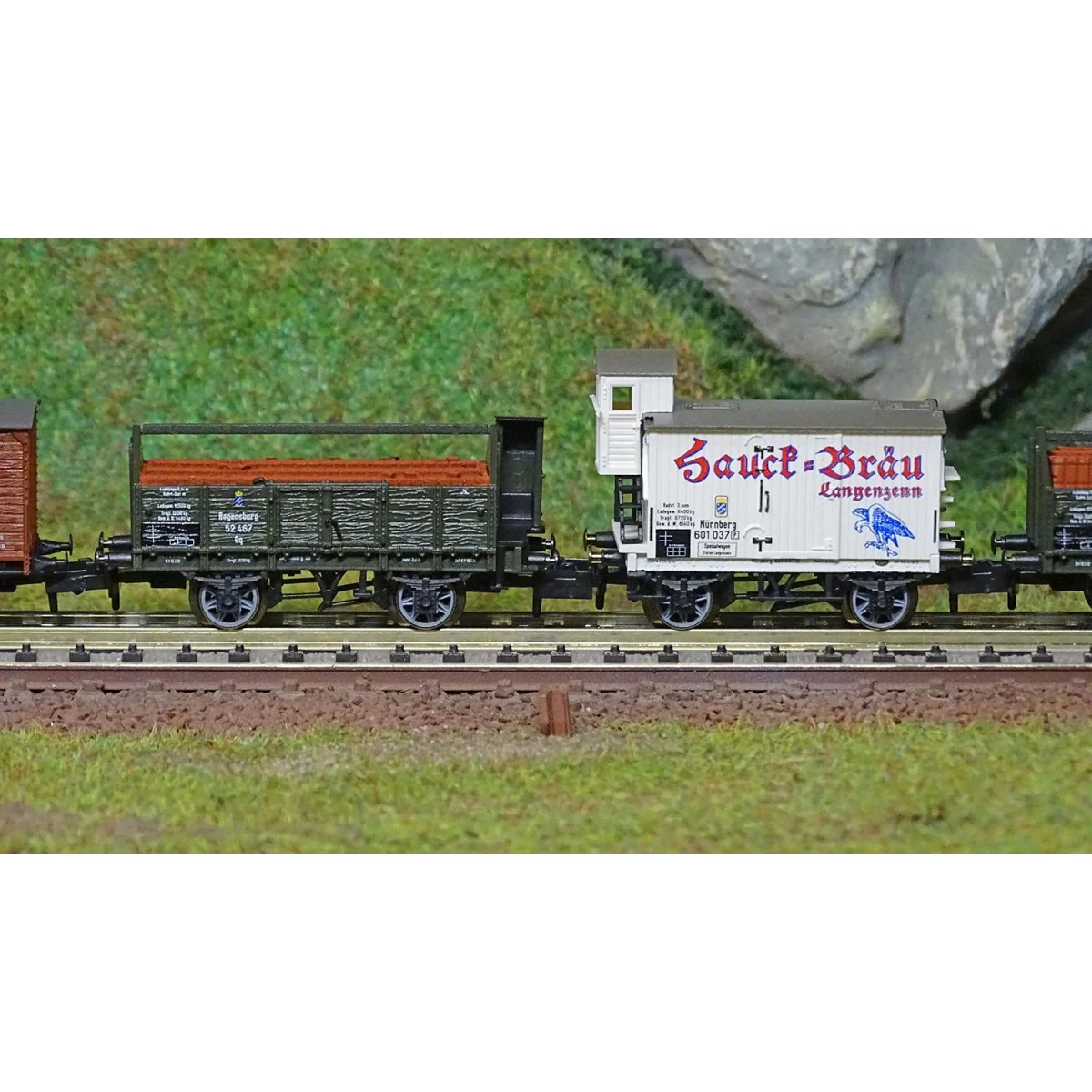 MiniTrix 15715 Set de 5 wagons marchandises, 150 ans de chemins de fer vicinaux, K.Bay.Sts.B., échelle N Trix Trix_15715 - 3 MiniTrix 15715 Set de 5 wagons marchandises, 150 ans de chemins de fer vicinaux, K.Bay.Sts.B., échelle N Trix Trix_15715 - 3