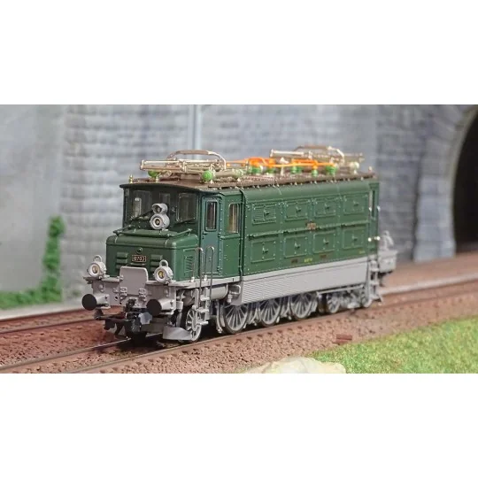 Trix_25360-Trix 25360 Electric Locomotive Ae 3/6 I, SBB, digital sound