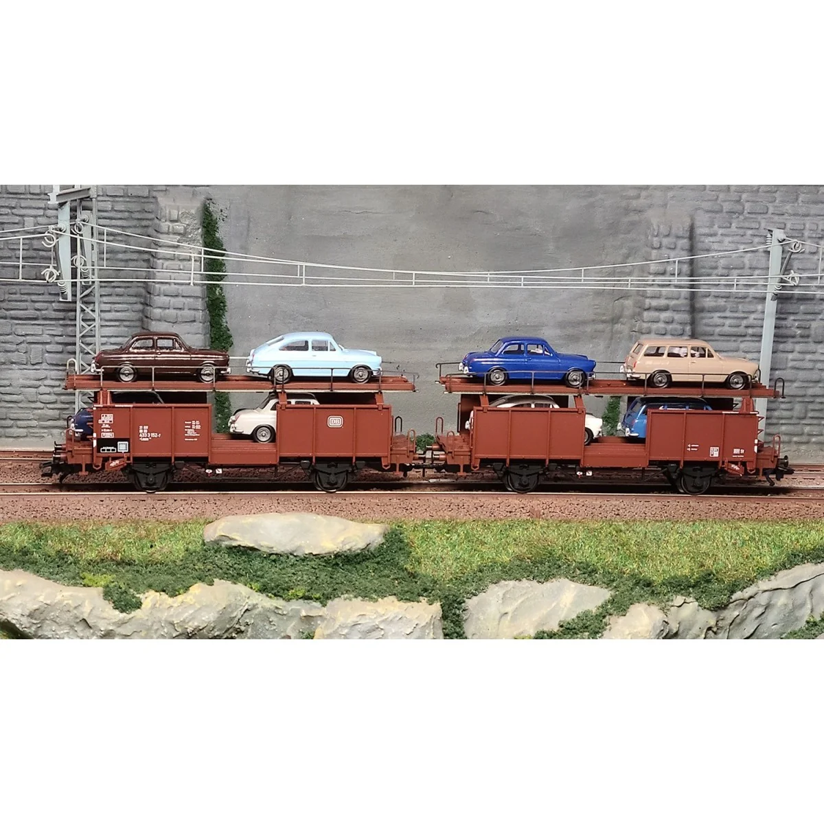 Trix 24332 Double articulated car-carrying wagon type Laaes 541 wit... Trix 24332 Double articulated car-carrying wagon type Laaes 541 wit...