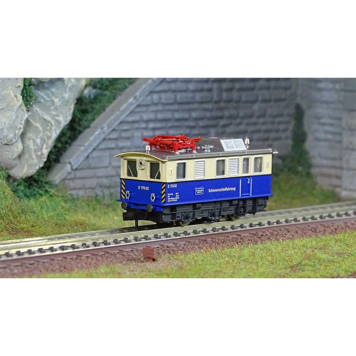 Fleischmann 796885 Electric Cleaning Locomotive E 170.02, Rail Grin...