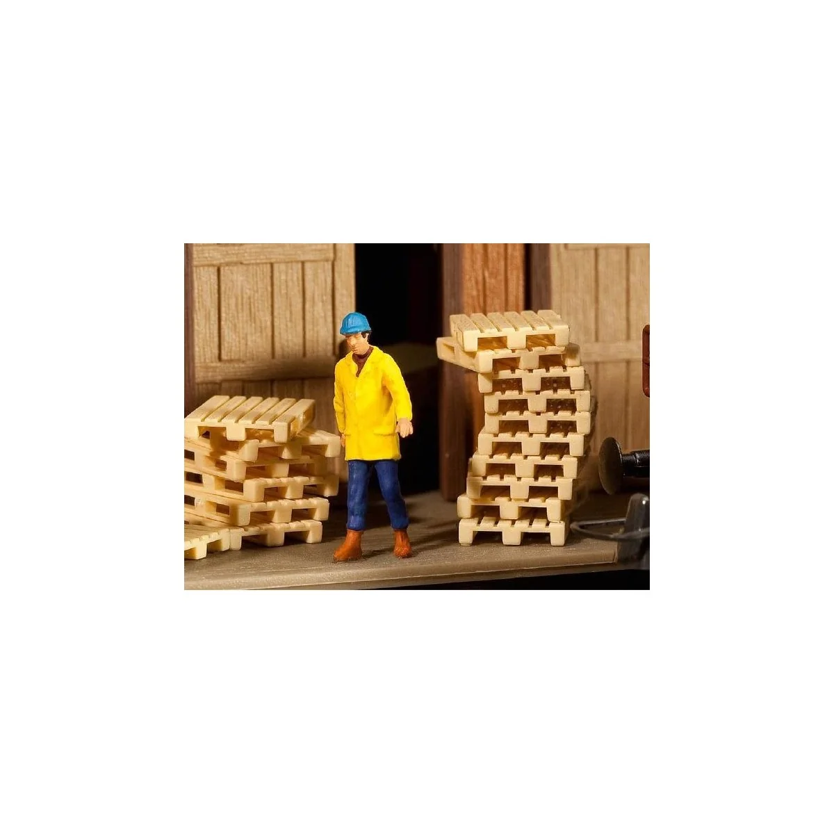 Faller 180904 Model Kit, 12 pallets - Faller_180904