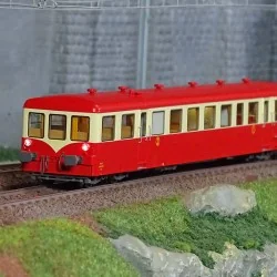 Ree Modeles VB445 Remorque d'autorail XR-7377, Rouge-Crème toit rouge, SNCF, Grenoble, éclairé Ree Modeles VB-445 - 1