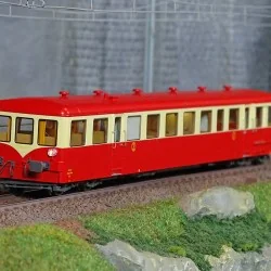 Ree Modeles VB446 Remorque d'autorail XR-7360, Rouge-Crème toit rouge, SNCF, Sotteville, éclairé Ree Modeles VB-446 - 1