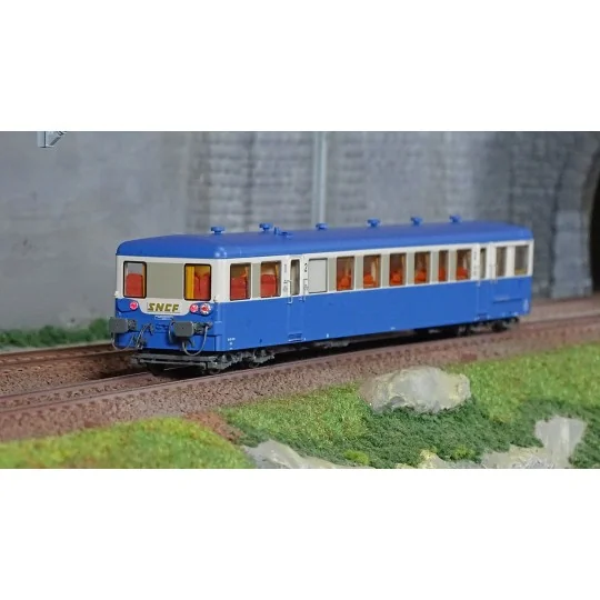Ree Modeles VB447 Remorque d'autorail modernisé XR-8274, Bleu, SNCF, Dijon, éclairé Ree Modeles VB-447 - 1 VB-447-Ree Modeles VB447 Remorque d'autorail modernisé XR-8274, Bleu, SNCF, Dijon, éclairé
