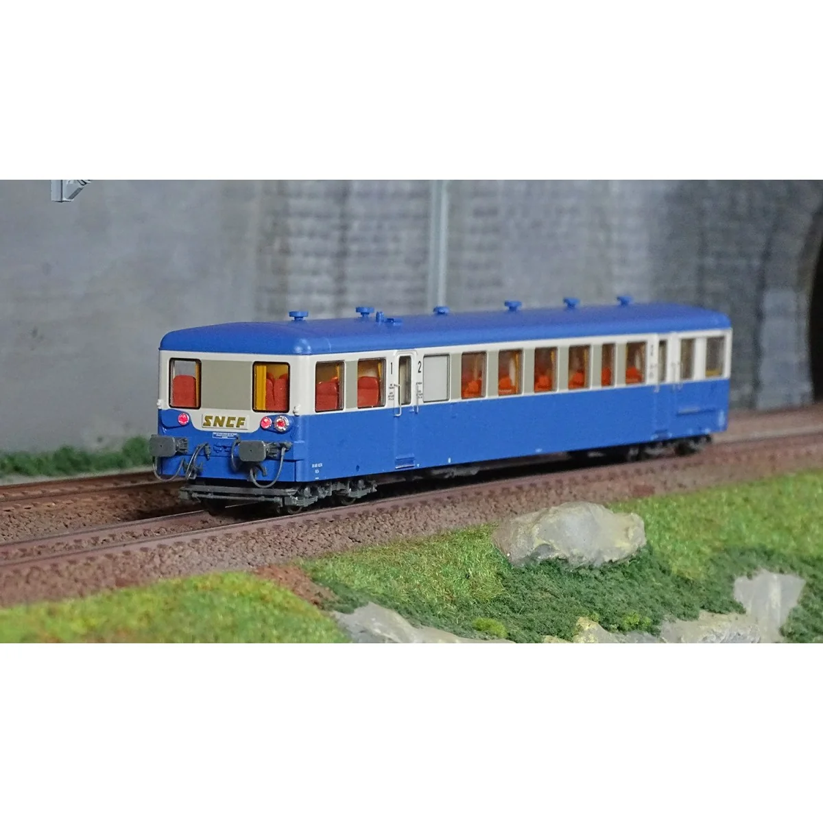 Ree Modeles VB447 Remorque d'autorail modernisé XR-8274, Bleu, SNCF, Dijon, éclairé Ree Modeles VB-447 - 1 Ree Modeles VB447 Remorque d'autorail modernisé XR-8274, Bleu, SNCF, Dijon, éclairé Ree Modeles VB-447 - 1