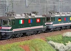 Roco 71415 Set of 2 Re 10/10 electric double-traction locomotives, ...