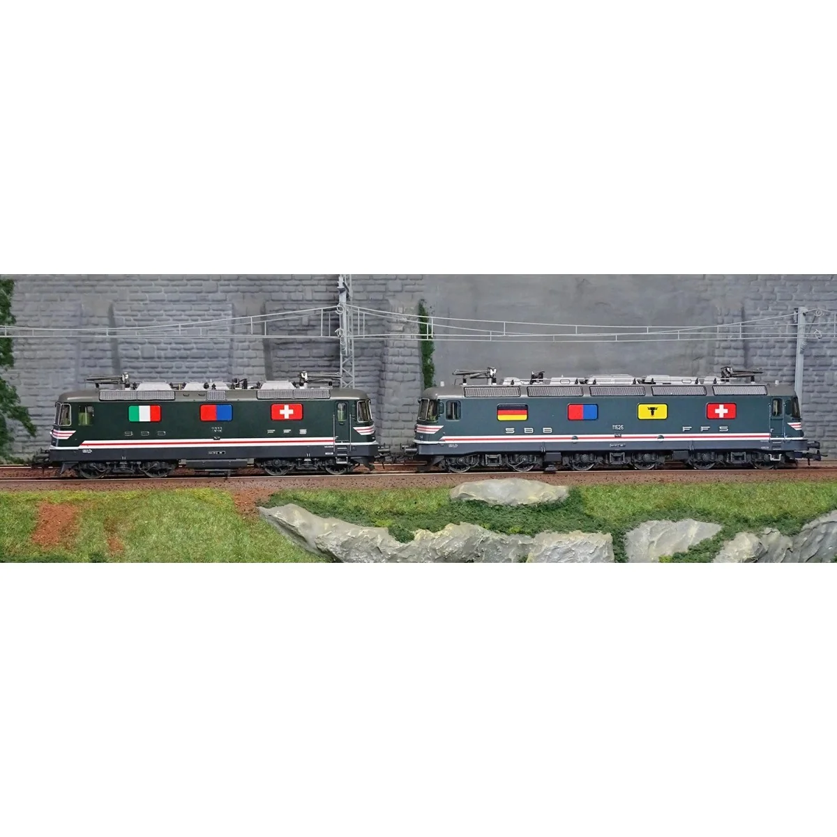 Roco 71415 Set of 2 Re 10/10 electric double-traction locomotives, ... Roco 71415 Set of 2 Re 10/10 electric double-traction locomotives, ...