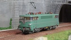 Ree Modeles MB141.S Locomotive électrique BB 16015, Sortie d'usine, FLECHE D'OR - La Chapelle, sonore, panthos motorisés Ree Mod