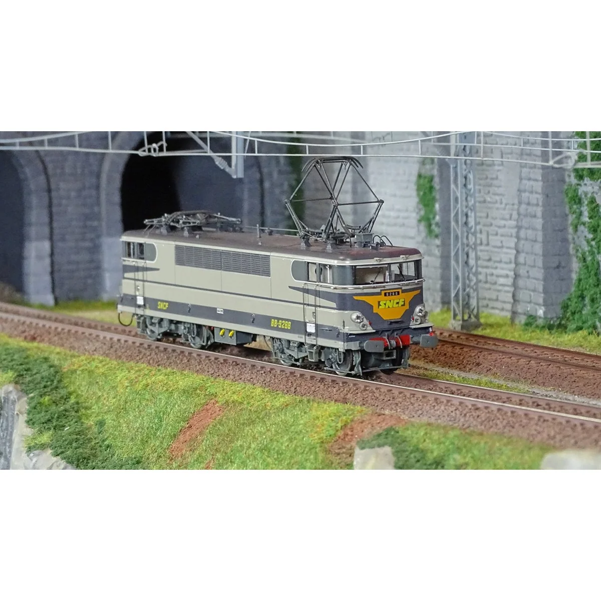Ree Modeles MB197.S BB 9288 electric locomotive, Grey "ARZENS", Par...