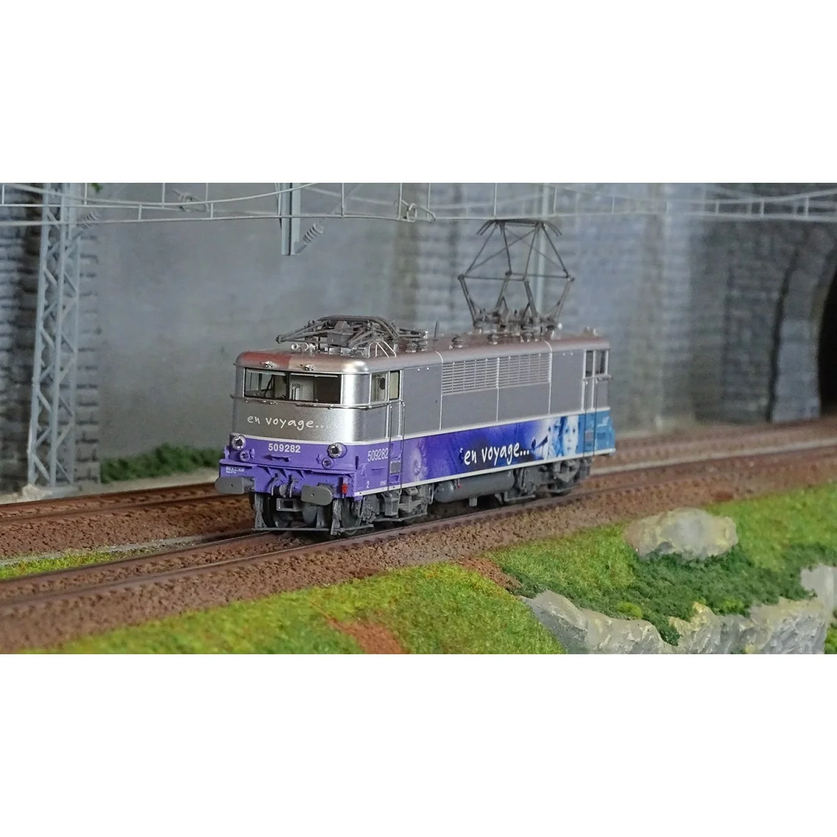 Ree Modeles MB199.S BB 9282 electric locomotive, "En Voyage", Dijon...