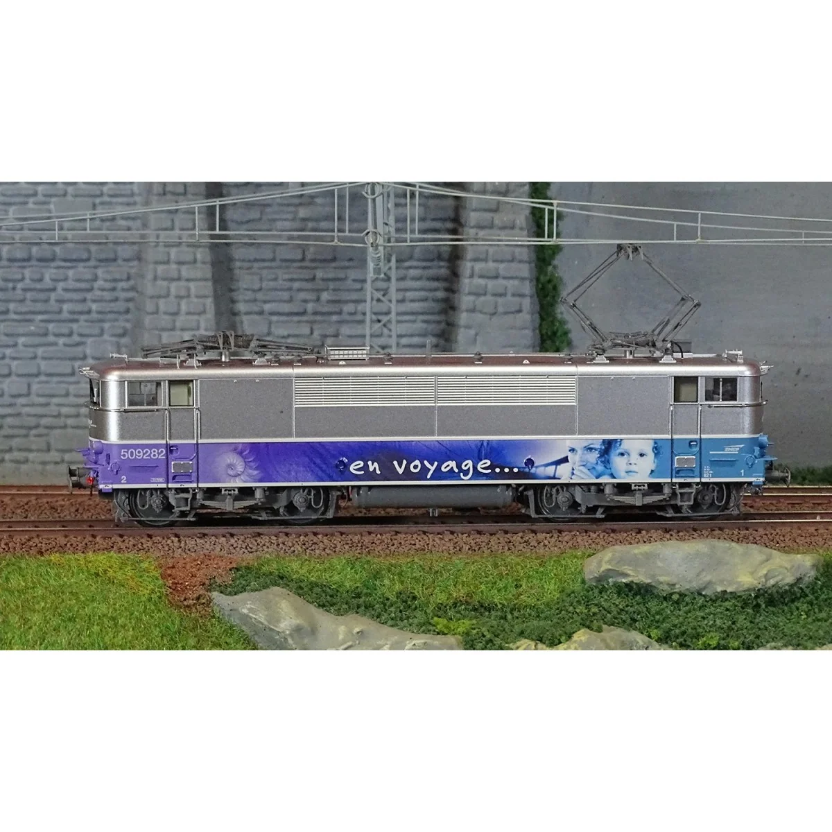 Ree Modeles MB199 BB 9282 electric locomotive, "En Voyage", Dijon -...