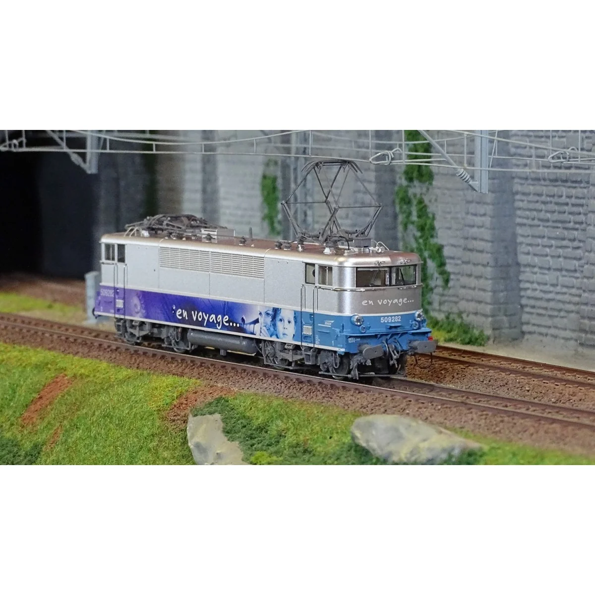 Ree Modeles MB199 BB 9282 electric locomotive, "En Voyage", Dijon Ree Modeles MB199 BB 9282 electric locomotive, "En Voyage", Dijon