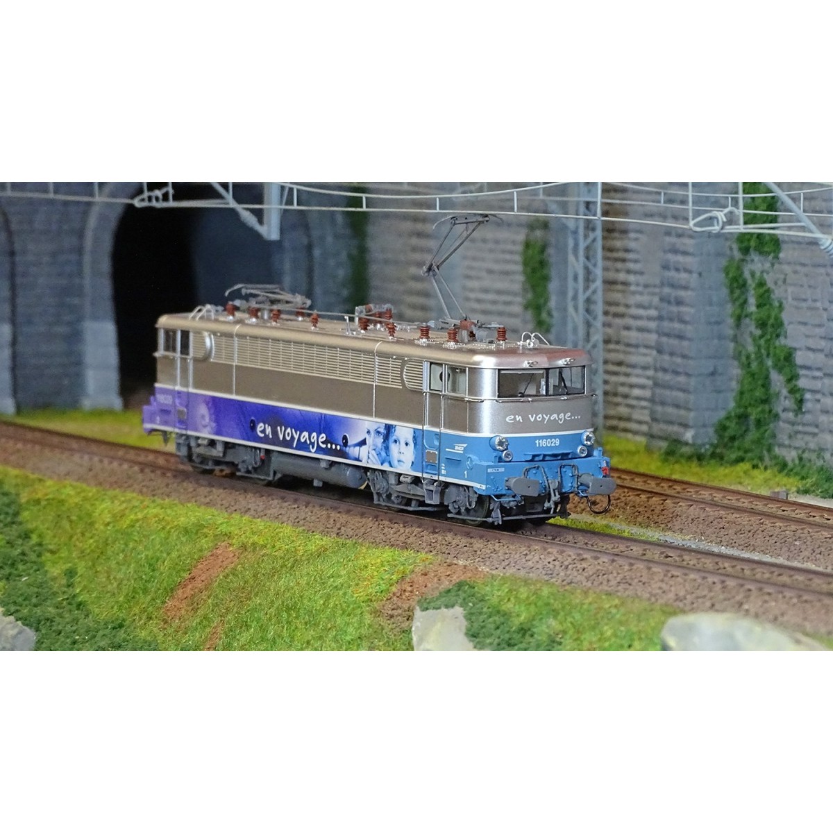 Ree Modeles MB201.S BB 16029 electric locomotive, En Voyage, Achere...