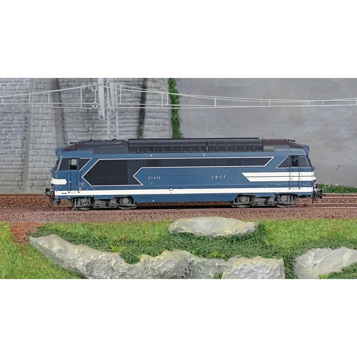 Ree Modeles MB166 BB 67414 diesel locomotive, blue livery, embossed...