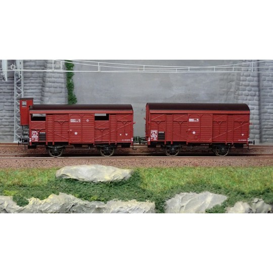 WB-696-Ree Models WB696 Set of 2 PLM 20T Covered Wagons, Red Sideros
