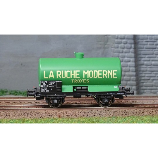 WB-710-Ree Models WB710 OCEM 19 Tank Wagon, SNCF, Green with Black Chassis, LA RUCHE MODERNE
