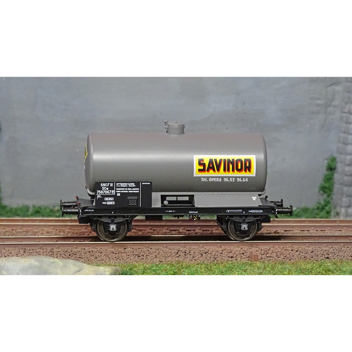 Ree Models WB713 OCEM 29 Tank Wagon, SNCF, grey with black chassis,...
