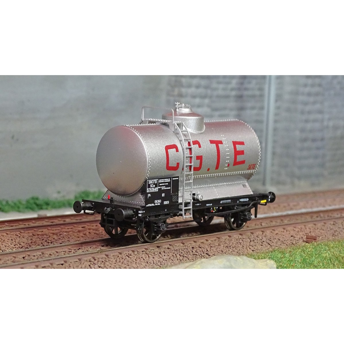 Ree Models WB717 OCEM 29 Tank Wagon, SNCF, Metal, Black Chassis, CG...