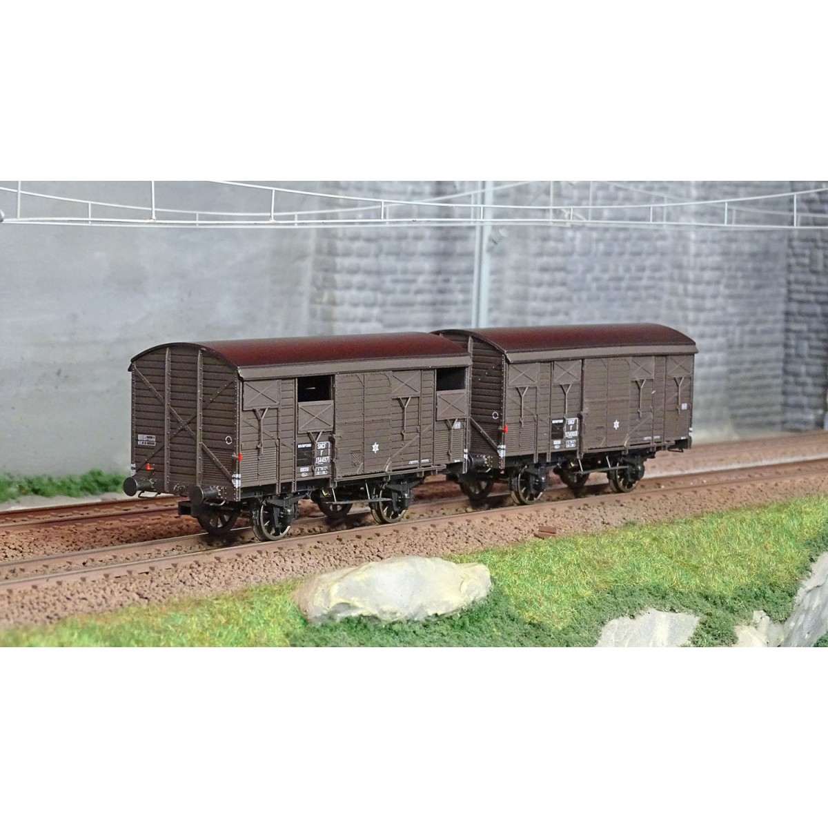 Ree Models WB739 Set of 2 ex-covered produce wagons PLM 20 T, Brown...